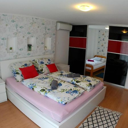 שיופוק Balatoni Aranyparti Apartmanok מראה חיצוני תמונה